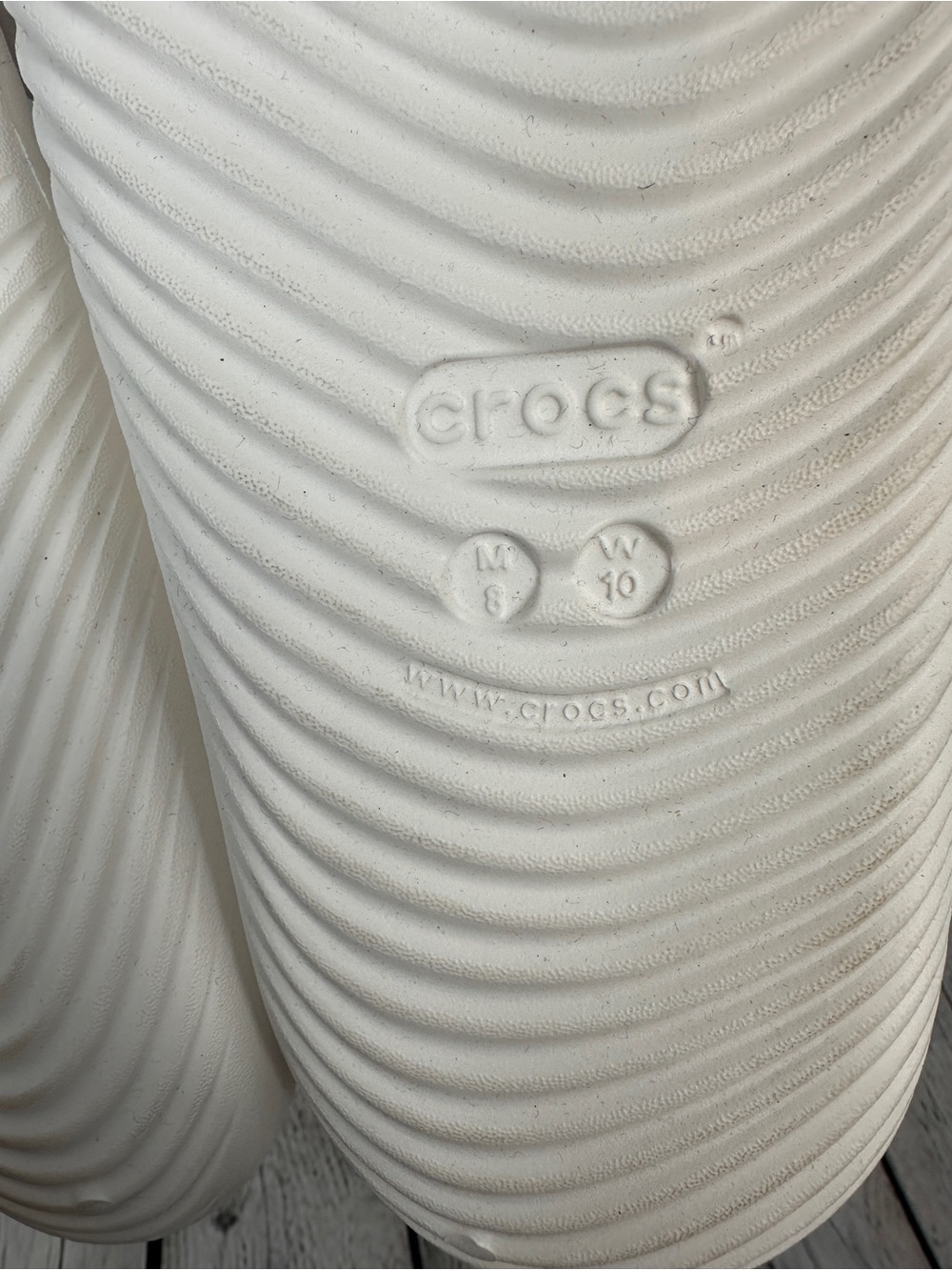 Crocs Mellow Recovery Flip in white M8 W10 - Picture 3 of 5